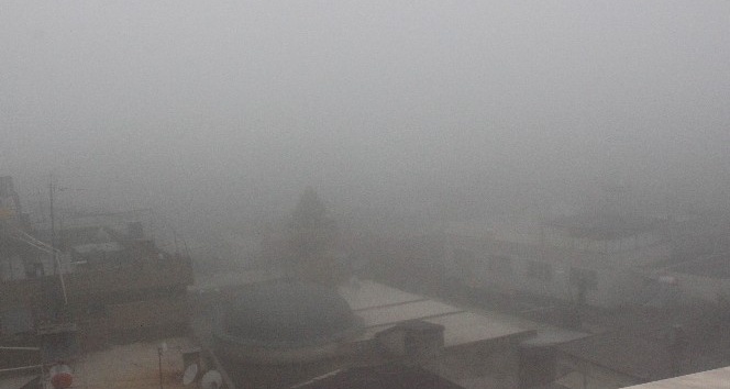 Kilis’te sis ve hava kirliliğinden göz gözü görmüyor