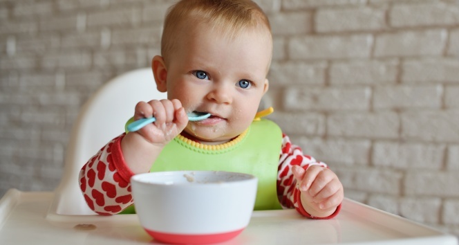 &quot;Bebeklerde erken ek gıda, besin alerjisine neden olabilir”