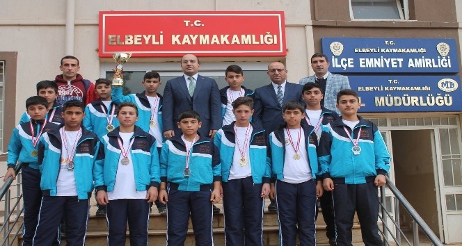 Hentbol’da Elbeyli Şampiyon oldu