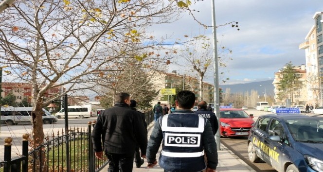 Tokat’ta okul önleri ve kafelere şok denetim