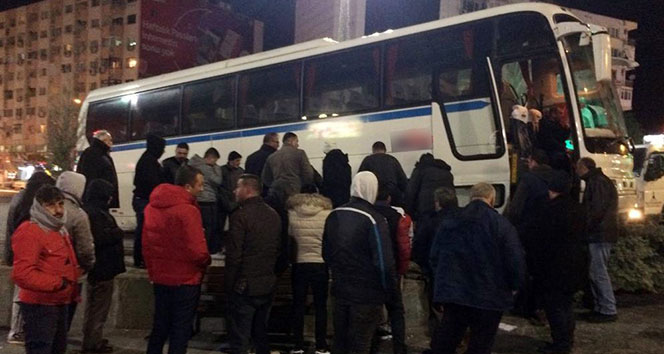 Servis otobÃ¼sÃ¼ yayalarÄ±n arasÄ±na daldÄ±: 1 Ã¶lÃ¼, 2 yaralÄ±