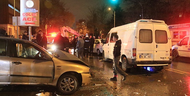 Başkent’te zincirleme trafik kazası: 1 ölü, 2 yaralı