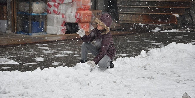Hakkari beyaza büründü