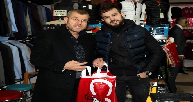 Yabancılar Çarşısı’nda poşet yerine ’karton çanta’ ile alışveriş