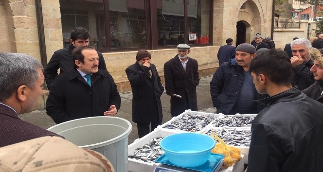 Vali Pehlivan Hoca Ahmet Yesevi Caddesi esnafını ziyaret etti