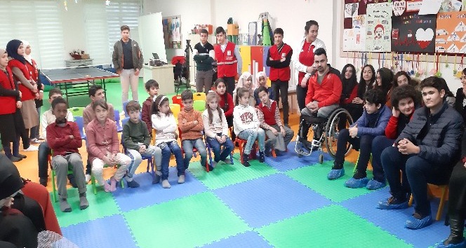 Paralimpik milli sporcular mülteci çocuklarla bir araya geldi