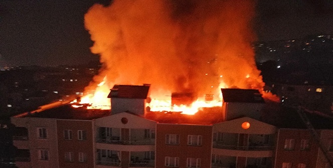 7 katlı binada çıkan yangın Bursa'yı aydınlattı