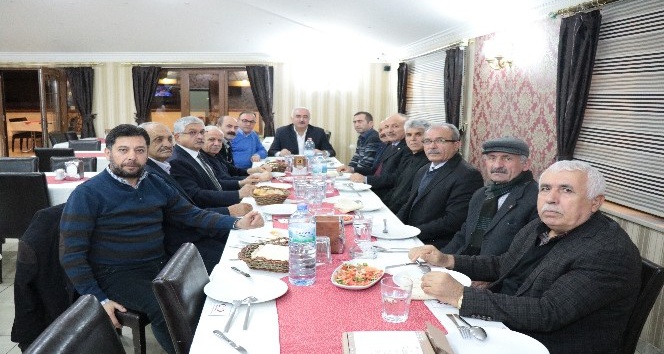 CHP eski il ve ilçe yönetimi istişare toplantısında bir araya geldi