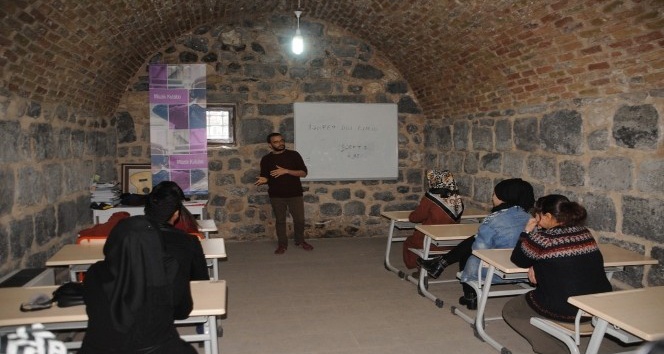 Cizre’de işaret dili kursu açıldı