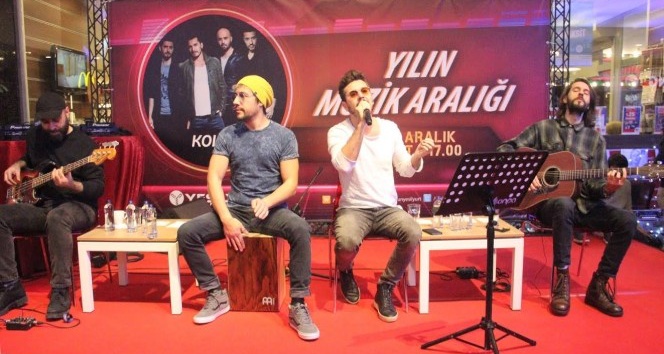 Kolpa hayranlarıyla bir araya geldi
