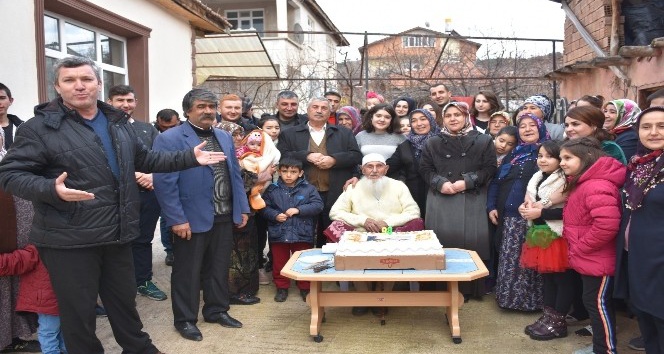 195 torunu olan dedeye doğum günü sürprizi