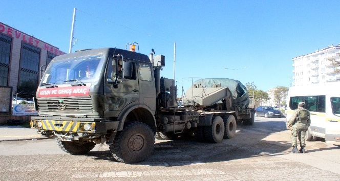 Komandolar ve askeri birlikler Münbiç ile Tel Rıfat bölgesine sevk edildi