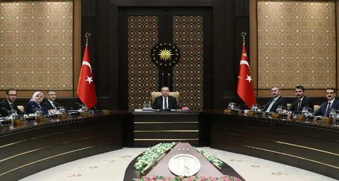 Kabine Toplantısı, Cumhurbaşkanı Recep Tayyip Erdoğan başkanlığında başladı. Cumhurbaşkanlığı Külliyesi’ndeki toplantı, saat 16.20’de başladı.