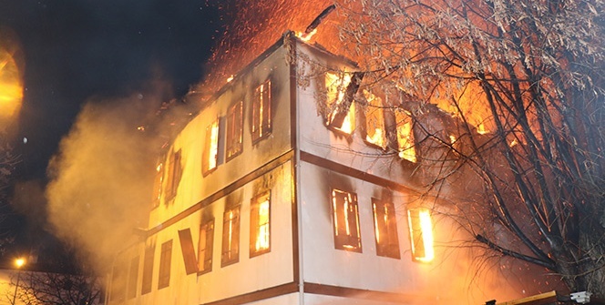 Safranbolu’da 170 yıllık tarihi konak alevlere teslim oldu