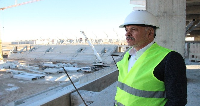 UEFA standartlarındaki stadyumun yüzde 50’si tamamlandı