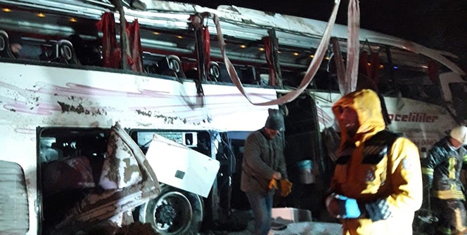 Kırşehir’de otobüs devrildi: 3 kişi öldü 35 kişi yaralandı
