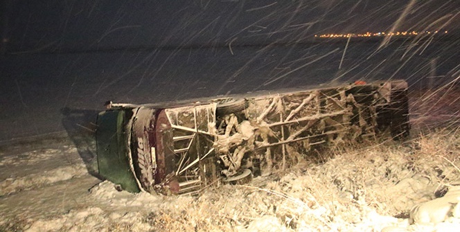 Ankara'da yolcu otobüsü devrildi: Çok sayıda yaralı var