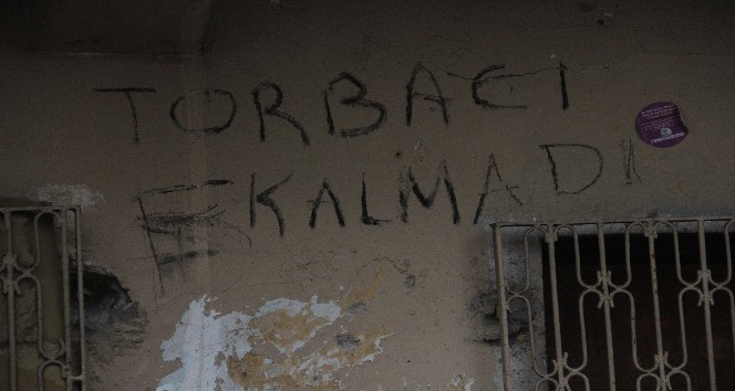Darbe yiyen uyuşturucu tacirleri, duvara "torbacı kalmadı" yazdı