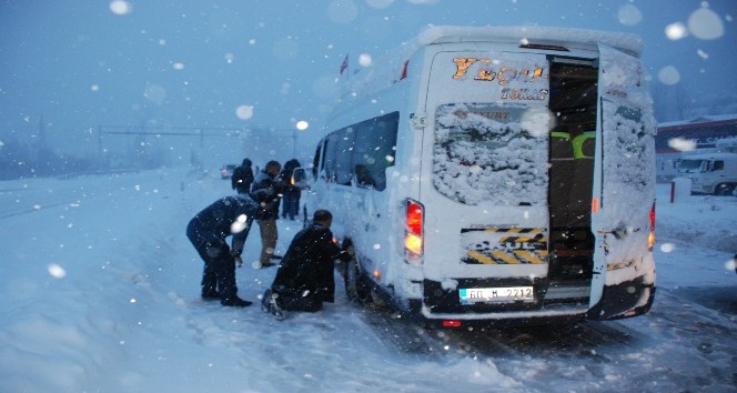 Tokat’ta ulaşıma kar engeli