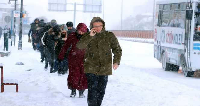 Yozgat’ta kar yağışı zor anlar yaşattı
