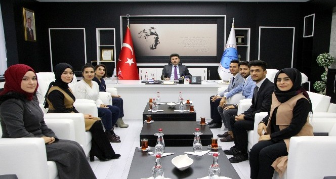 Rektörü Karacoşkun öğrenci topluluklarıyla bir araya geldi