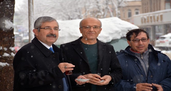 Zile’de kar endişe değil, keyif verdi