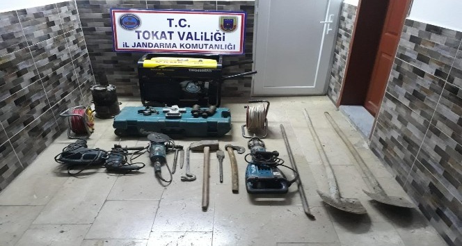 Tokat’ta, kaçak kazı yapan 7 kişi yakalandı