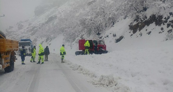 Tunceli’de kapalı 222 köy yolu açılmaya çalışılıyor
