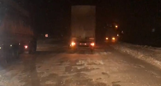 Kar yağışı ve tipi Erzincan’da ulaşımı olumsuz etkiledi