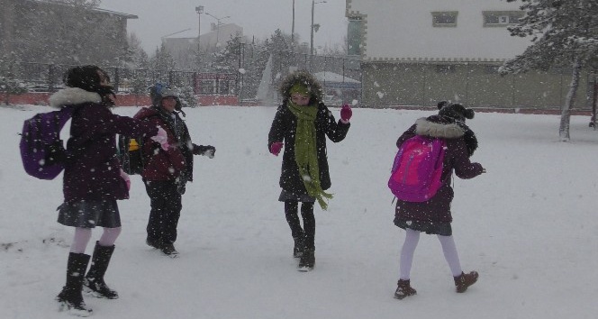 Çocuklar kar tatilinin keyfini çıkardı