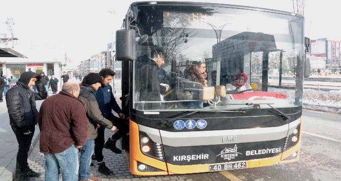 &quot;Git evinde bulaşık yıka&quot; dediler, azmetti otobüs şoförü oldu