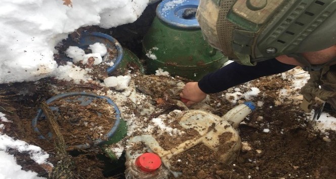 Bitlis’te toprağa gömülü 160 kilogram EYP ele geçirildi