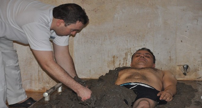 Afyonkarahisar’da çamur ile gelen iki bin yıllık şifa