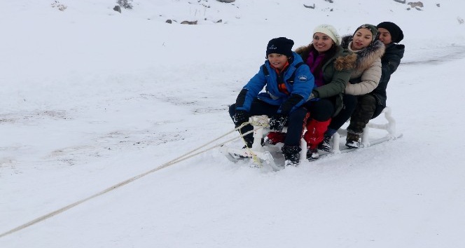 (Özel) Hasan Dağı’nda kayak ve mangal keyfi