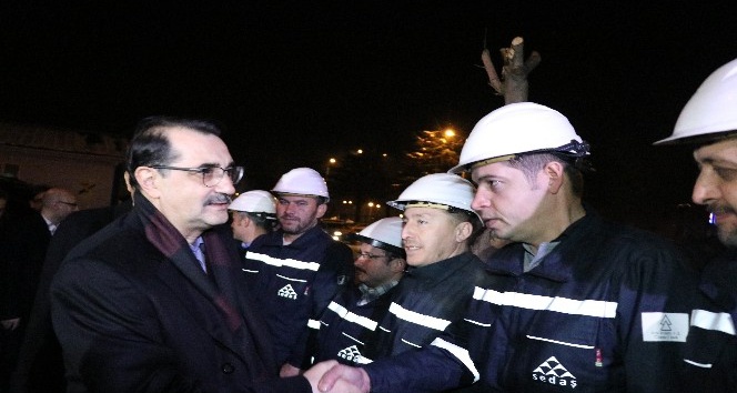 Enerji Bakanı Dönmez yeni yıla elektrik ve doğalgaz çalışanlarıyla girdi