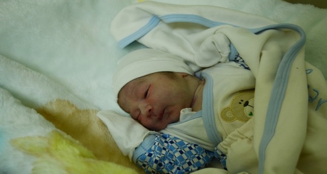 Kırşehir’de yılın ilk bebeği “Erdal” oldu