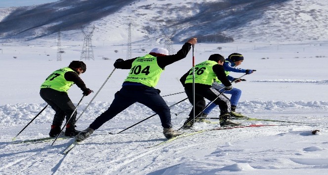 Bitlis’te ‘Kayaklı Koşu’ yarışması