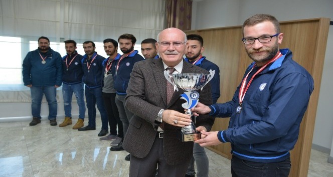 Uşak Üniversitesi Rektörlük Turnuvaları sona erdi