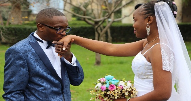 Kamerunlu çift Trabzon’da işte böyle evlendi