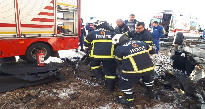 Nevşehir’de iki otomobil kafa kafaya çarpıştı: 2 ölü, 2 yaralı