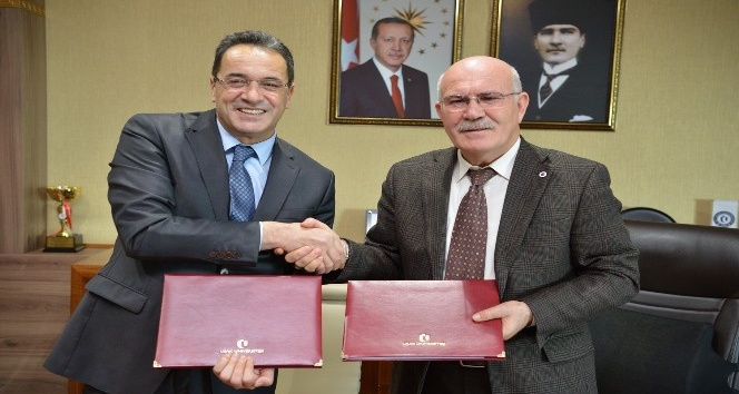 Uşak Üniversitesi ve Uşak Fen Lisesi arasında işbirliği protokolü imzalandı