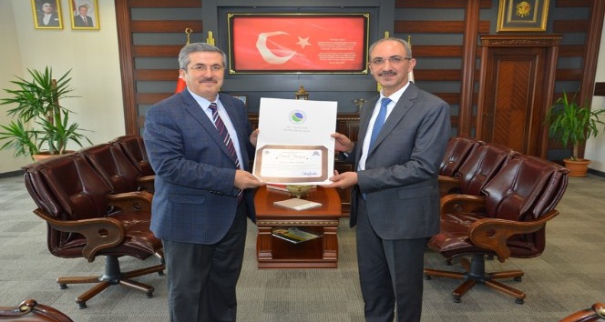 Prof. Dr. Gökbel,  ‘Türk Dünyası Kültürüne Hizmet Ödülü’ aldı