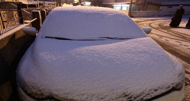 Çorlu’da kar yağışı başladı