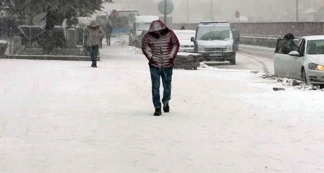 Yozgat’ta kar yağışı ve tipi etkili oldu