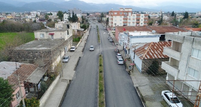 Erzin’de 3 bulvar asfaltlandı