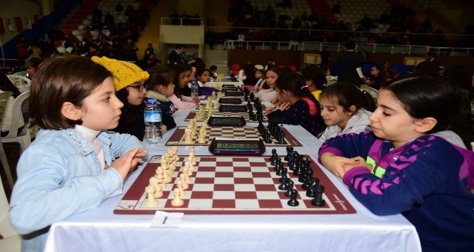 7 Ocak Kurtuluş Kupası Satranç Turnuvası Başladı