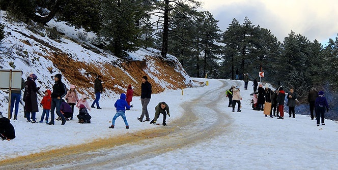 Kar gören Muğlalılar mangalını, semaverini kapıp oraya akın etti