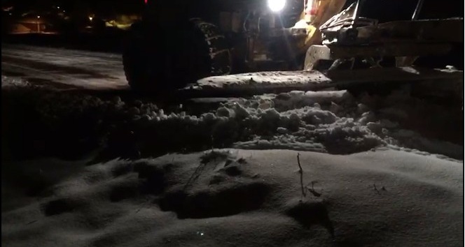 Yağan kar sonrası kapanan köy yolları ulaşıma açıldı