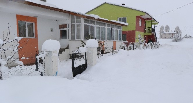 Sivas’ta soğuk hava ve kar yağışı