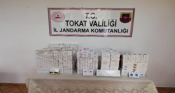 Yabancı plakalı otobüsten 212 paket kaçak sigara çıktı